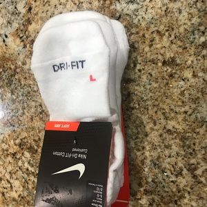 Nike Accessories - Nike no show new socks fits size 5-10 women Nike Accessories - Nike no show new socks fits size 5-10 women